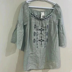 ❤️2/$50❤️[M]Simply Irresistible Cotton Blend Off Shoulder Embroidered  Blouse